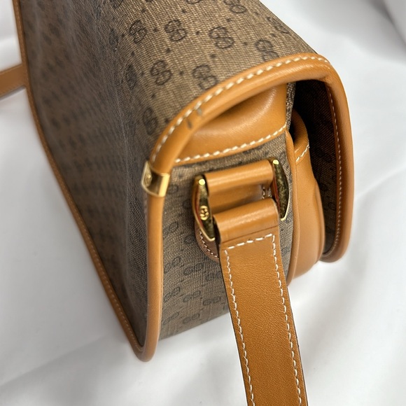 GUCCI Leather Crossbody ~EUC - Picture 16 of 17